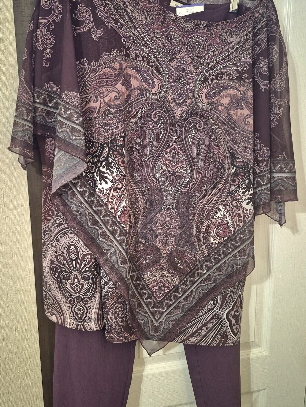 Paisley Printed Sheer Tunic in Deep Plum Sz 18/20 with Matching Capris Sz 20.